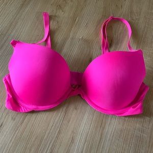 PINK Victoria Secret Push Up Bra 34B. NWOT!